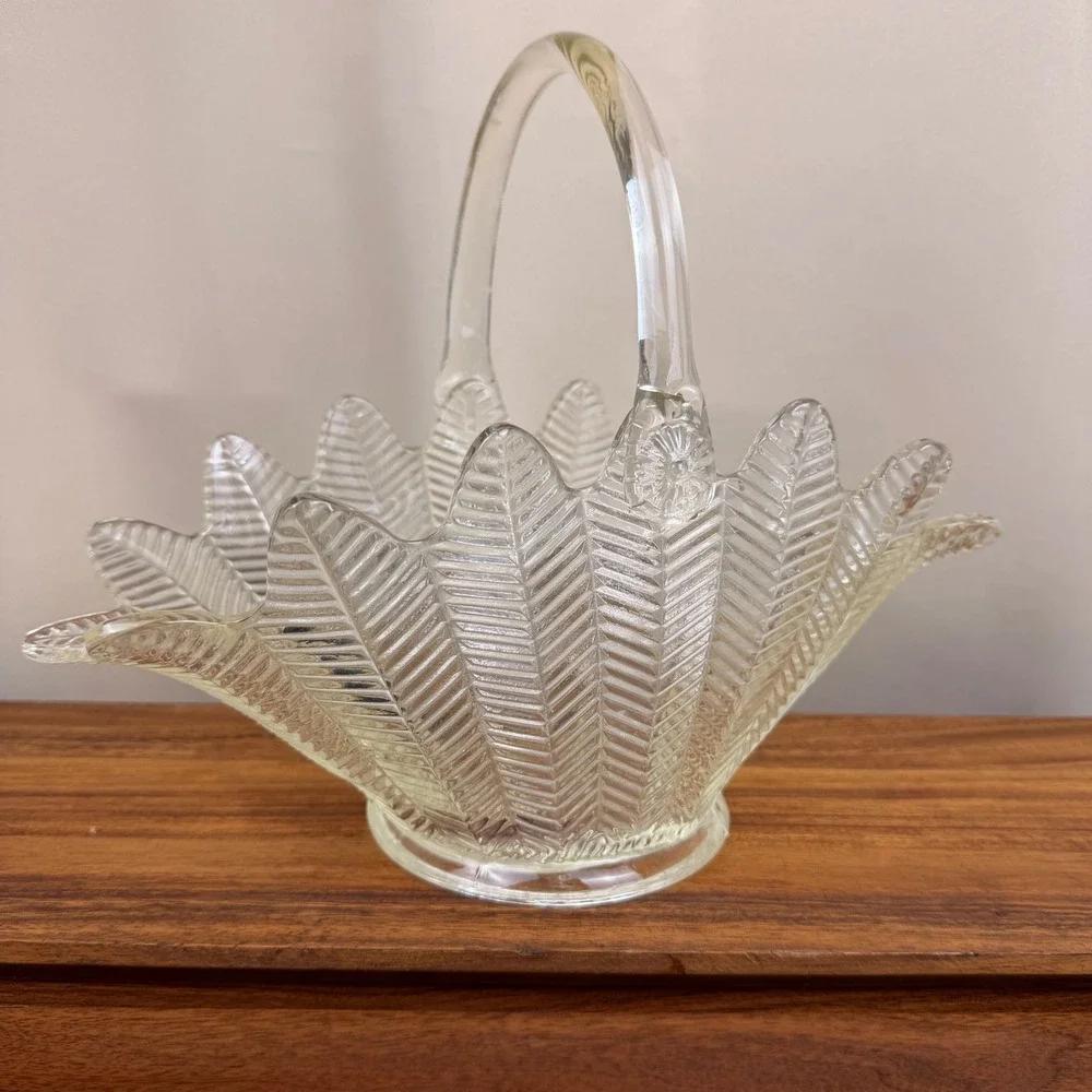 LE Smith Glass Basket Vintage Clear Herringbone Feather Pattern Scalloped Edge